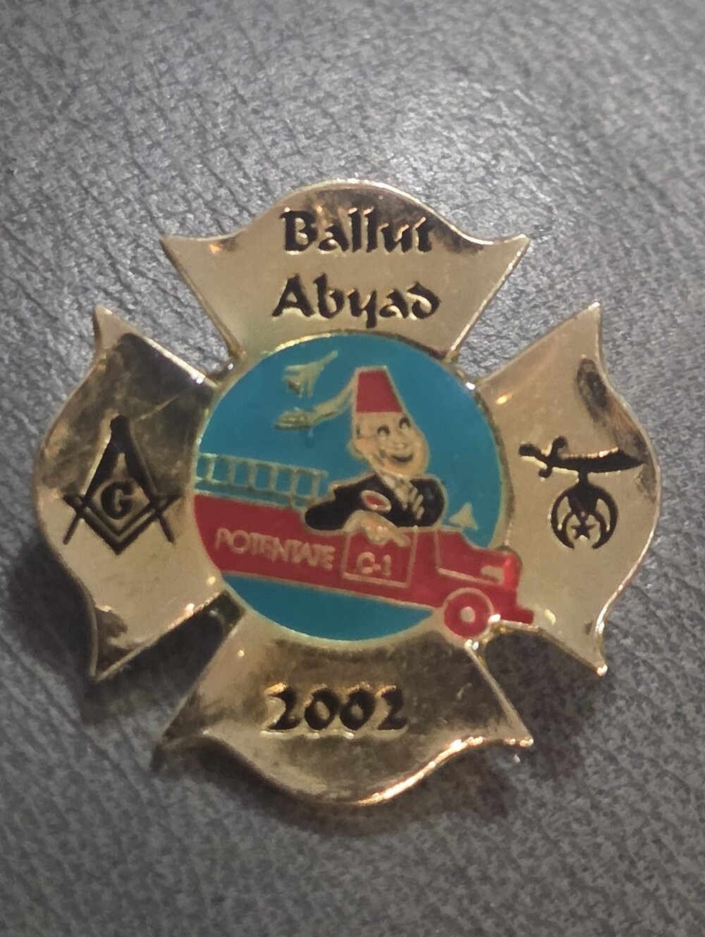 2002 Shrine Circus Potentate Lapel Pin Ballut Abyad